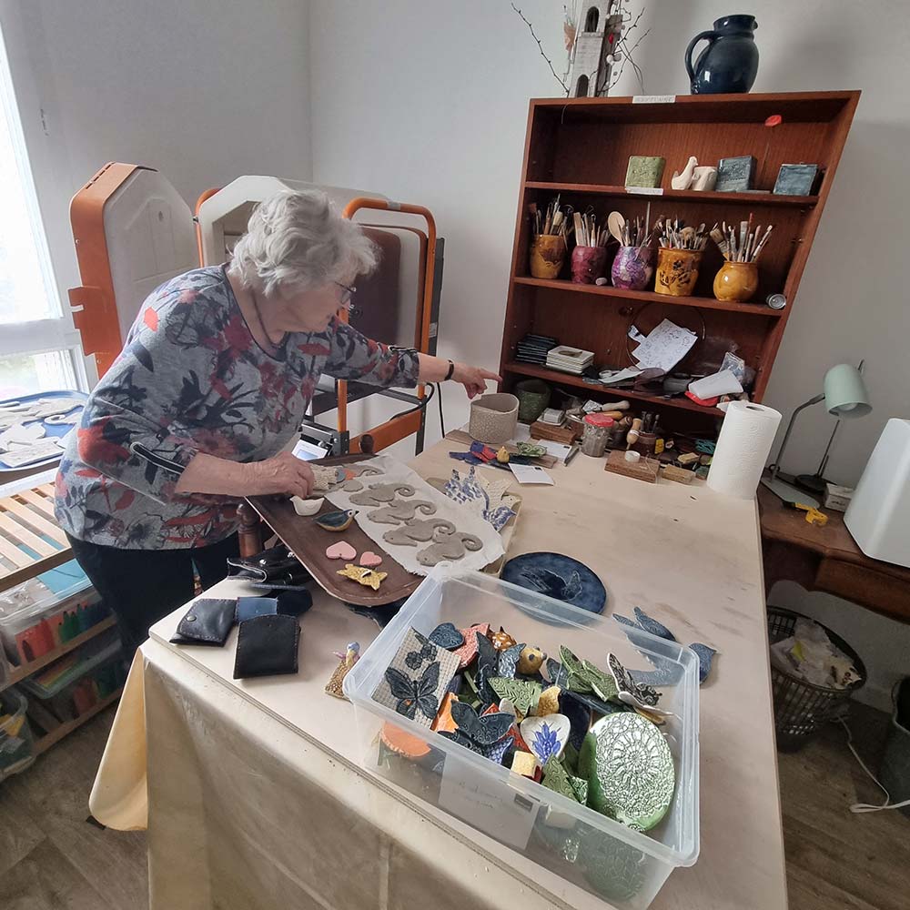 Atelier poterie chez une béguine de Mûrs-Erigne